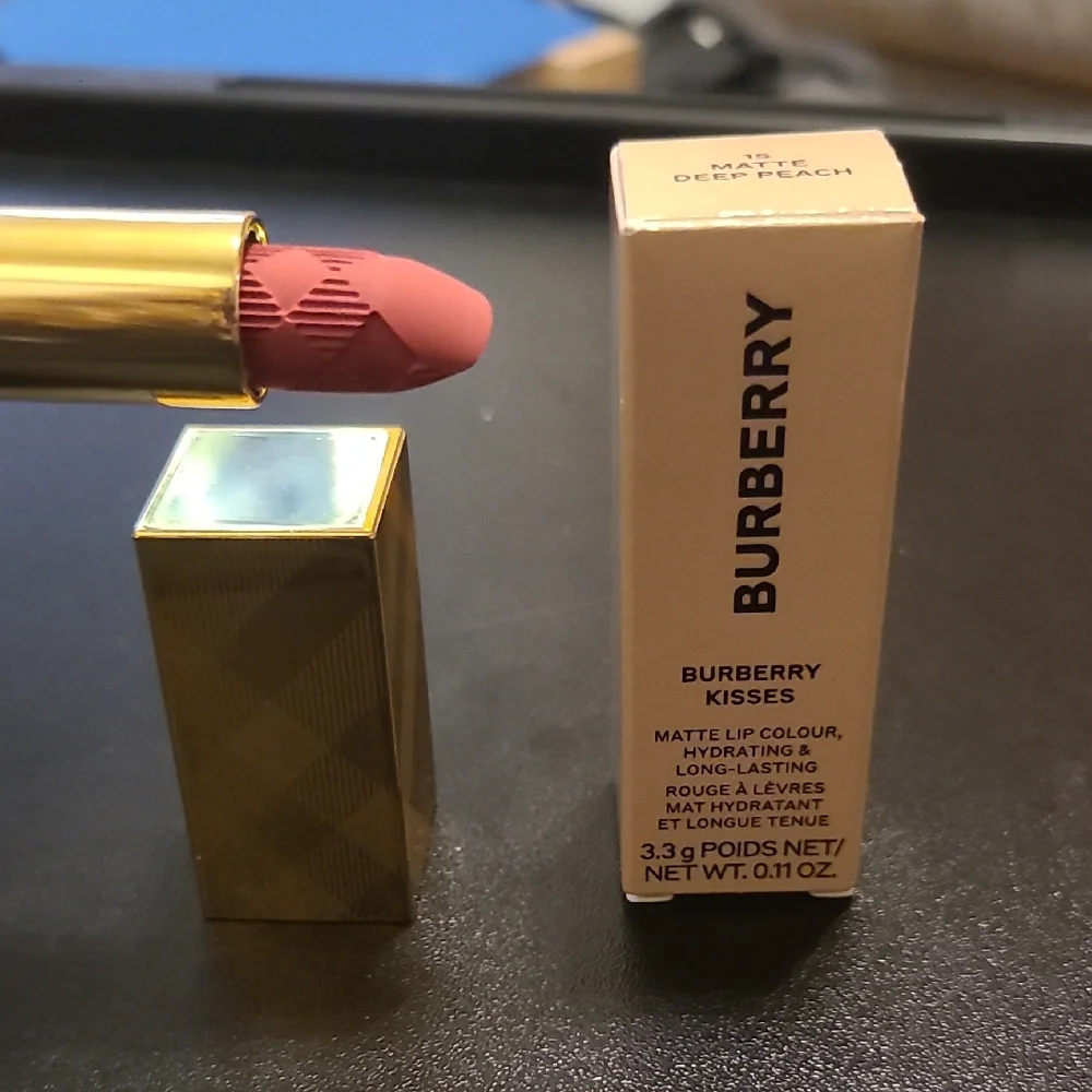 Burberry Kisses Matte Lipstick - Matte Deep Peach (15)
